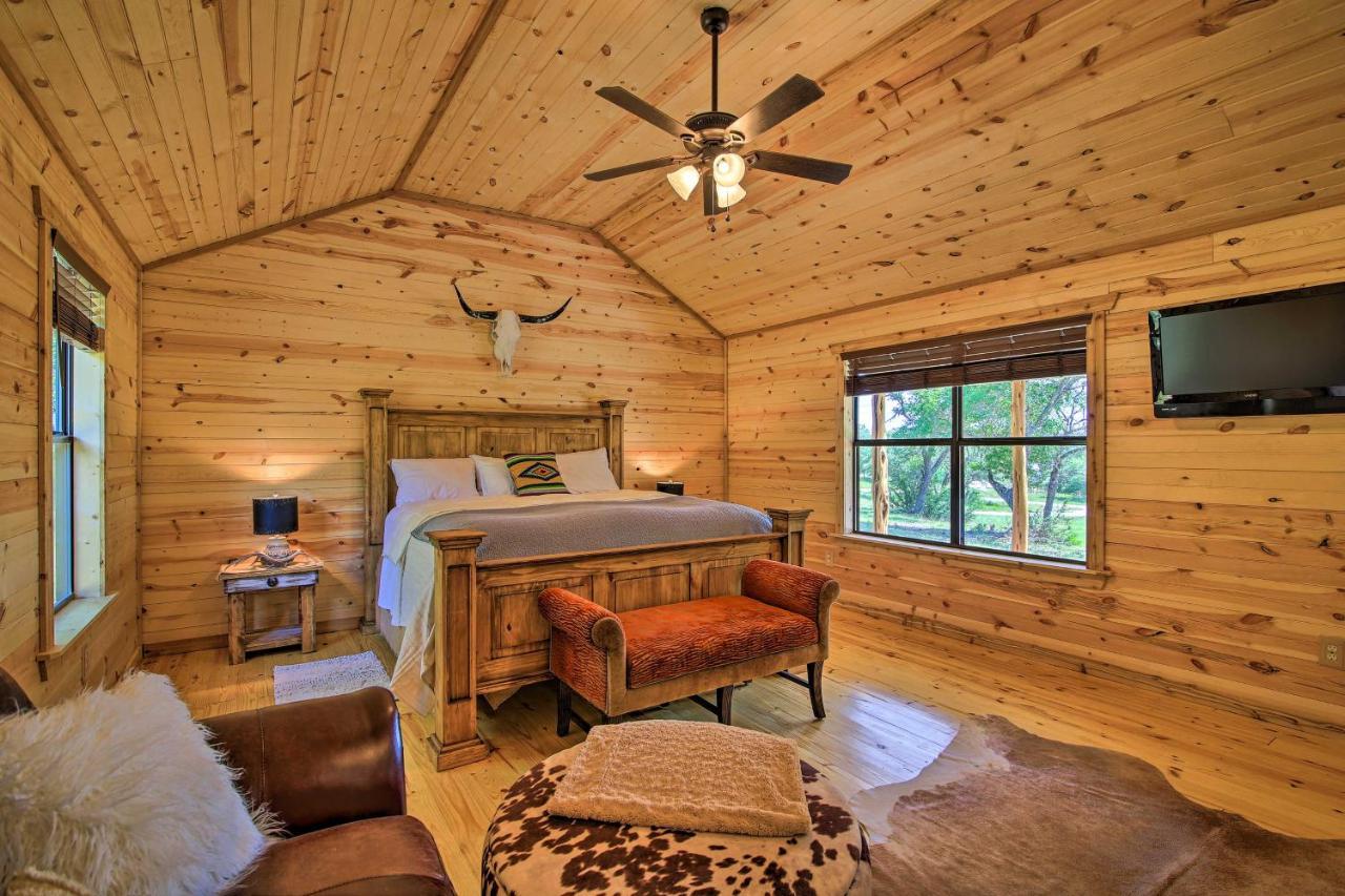 Rustic-Chic Country Cabin - 10 Mi To Main Street! Фредериксбург Екстериор снимка