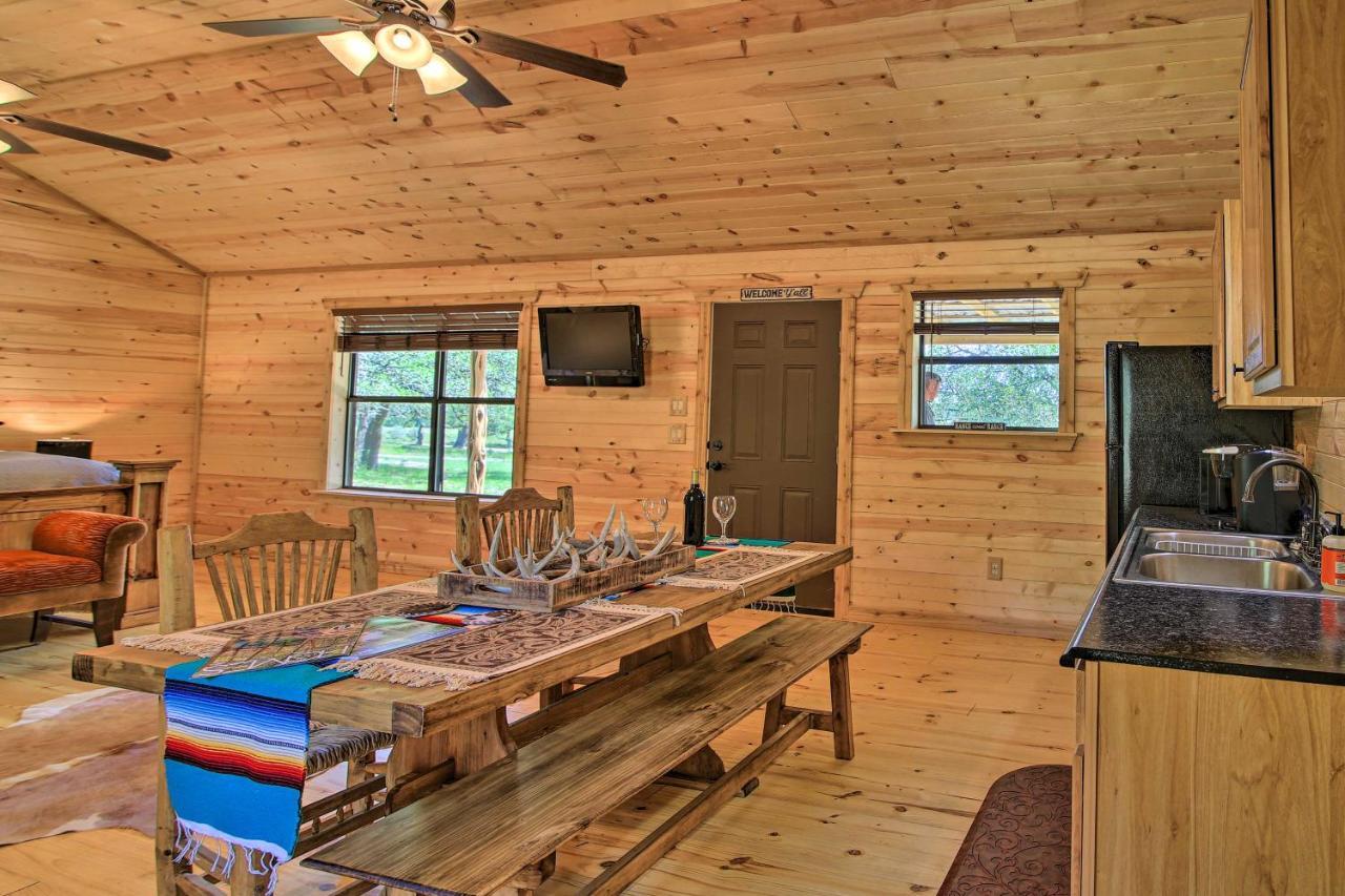 Rustic-Chic Country Cabin - 10 Mi To Main Street! Фредериксбург Екстериор снимка