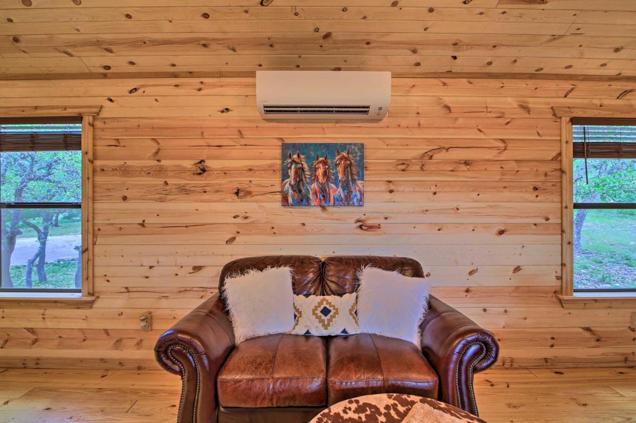 Rustic-Chic Country Cabin - 10 Mi To Main Street! Фредериксбург Екстериор снимка