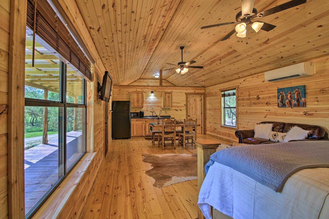 Rustic-Chic Country Cabin - 10 Mi To Main Street! Фредериксбург Екстериор снимка