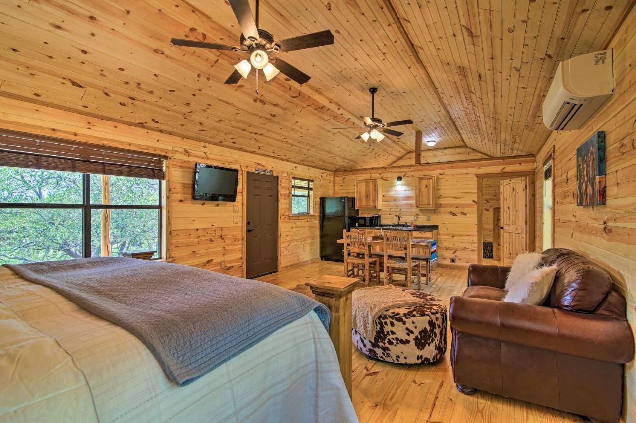 Rustic-Chic Country Cabin - 10 Mi To Main Street! Фредериксбург Екстериор снимка