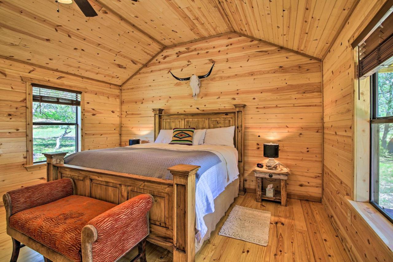 Rustic-Chic Country Cabin - 10 Mi To Main Street! Фредериксбург Екстериор снимка