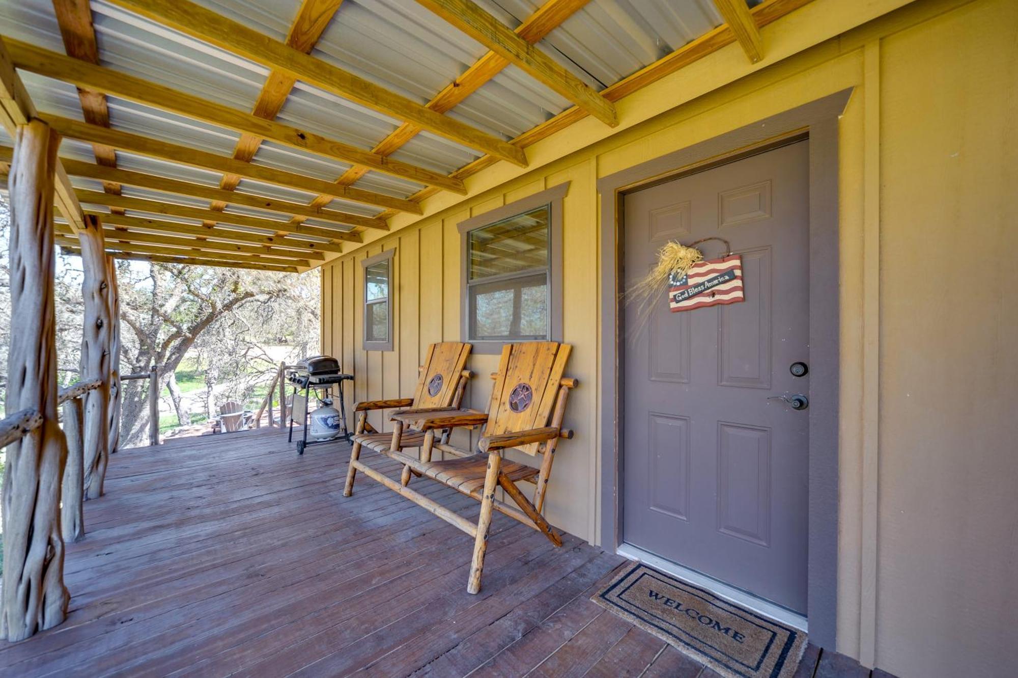 Rustic-Chic Country Cabin - 10 Mi To Main Street! Фредериксбург Екстериор снимка