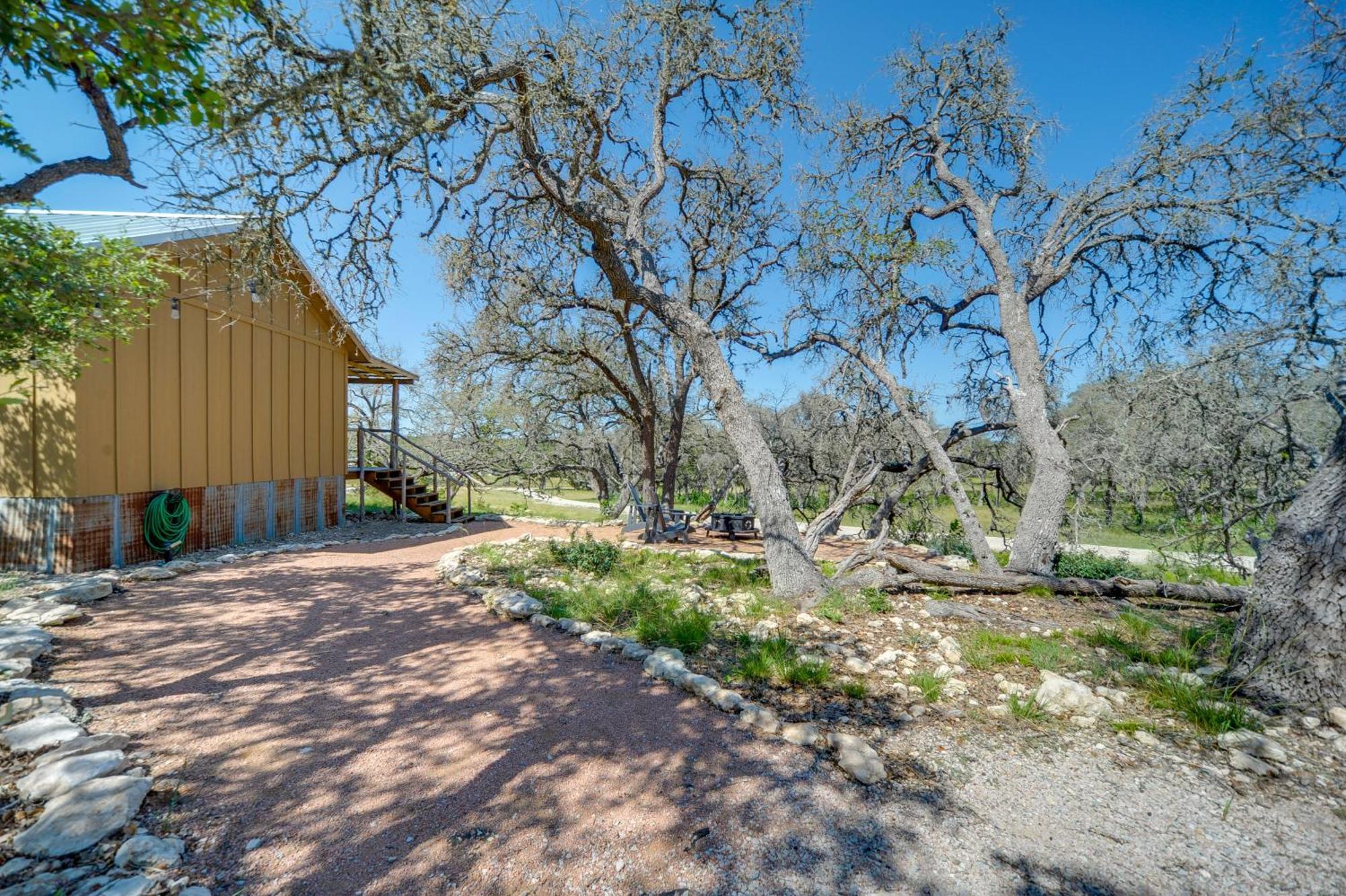 Rustic-Chic Country Cabin - 10 Mi To Main Street! Villa Фредериксбург Екстериор снимка